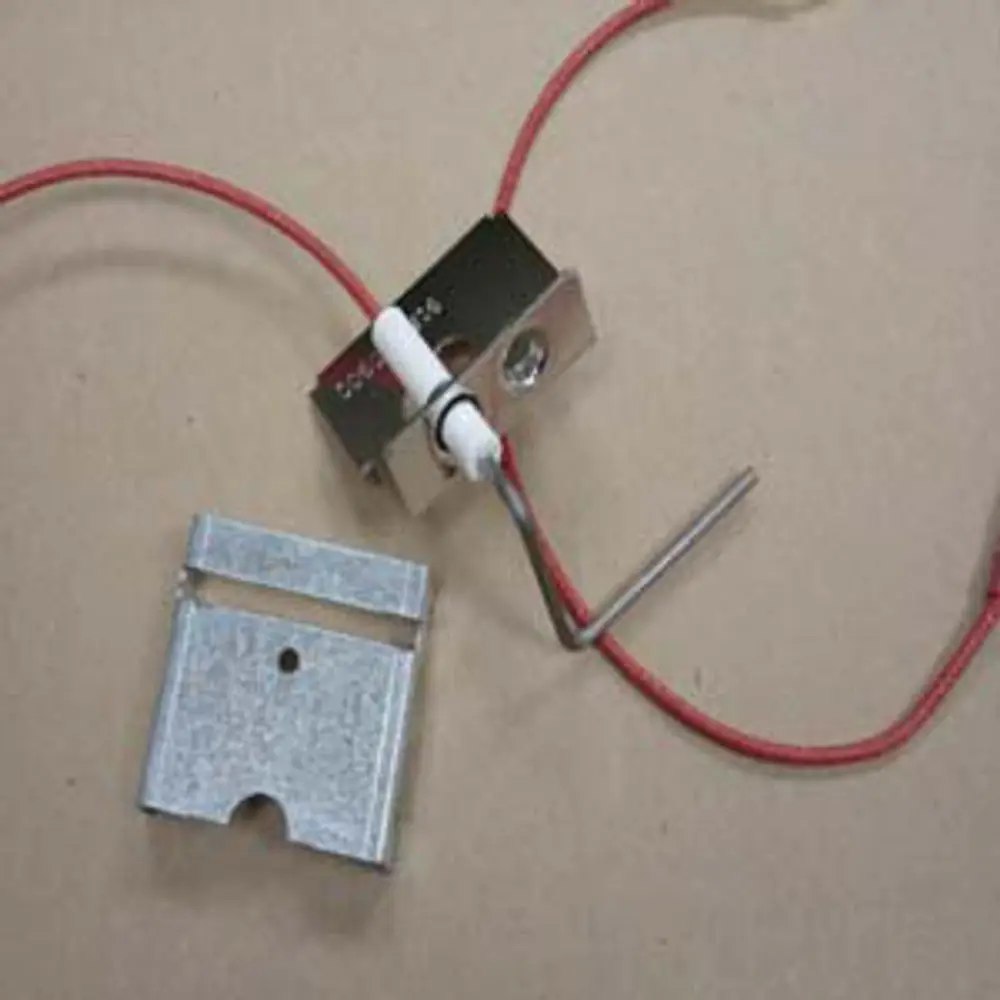 Ionisationssonde von Remeha mit einem metallischen Gehäuse, einem weißen Keramikisolator und angeschlossenen roten Kabeln zur Verbindung.